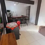 Casa Terrea No Centro Proximo A Praia!